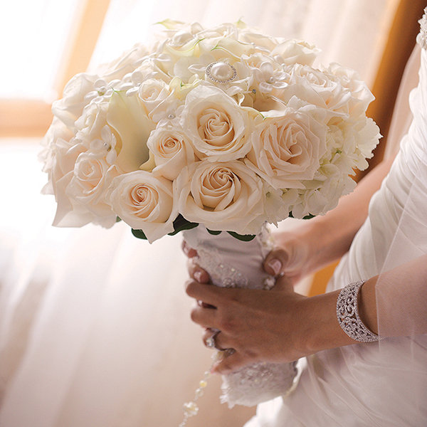 white wedding bouquet